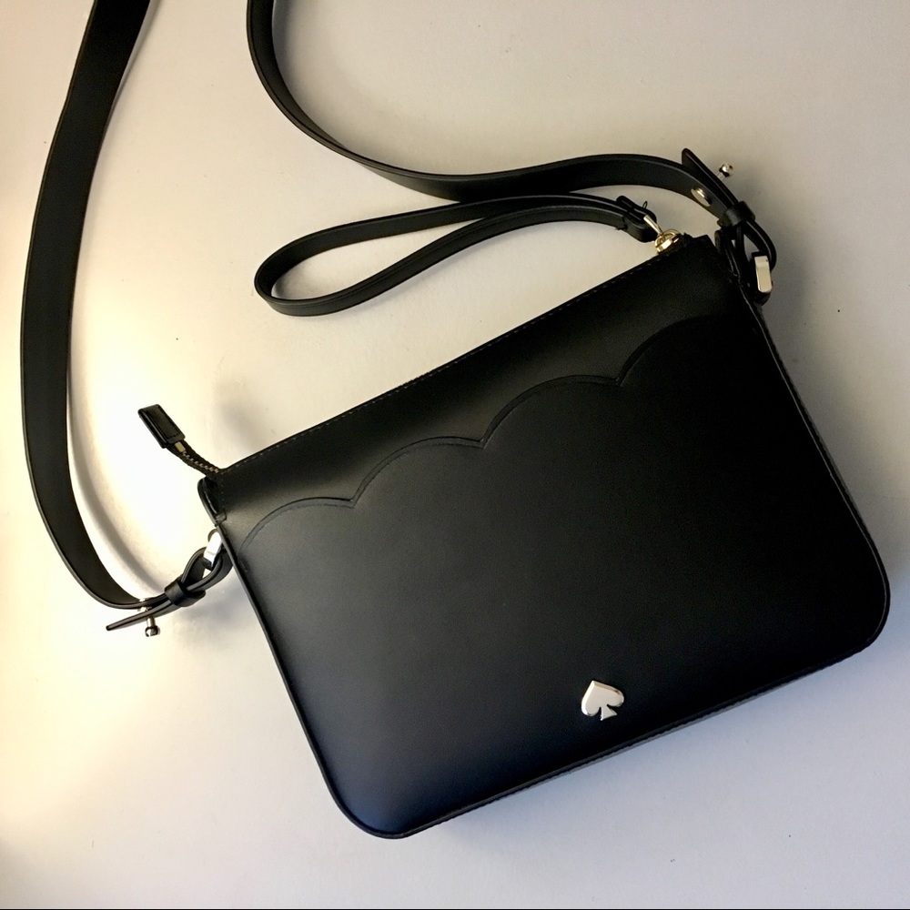 • SMALL BLACK KATE SPADE PURSE •